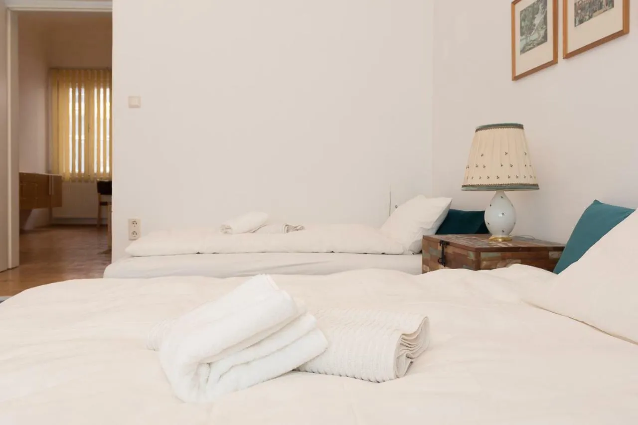 Vintage Design Apartment Wien