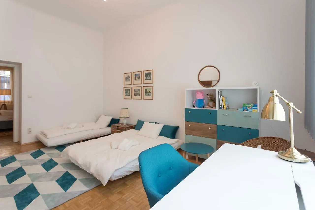 Vintage Design Apartment Wien