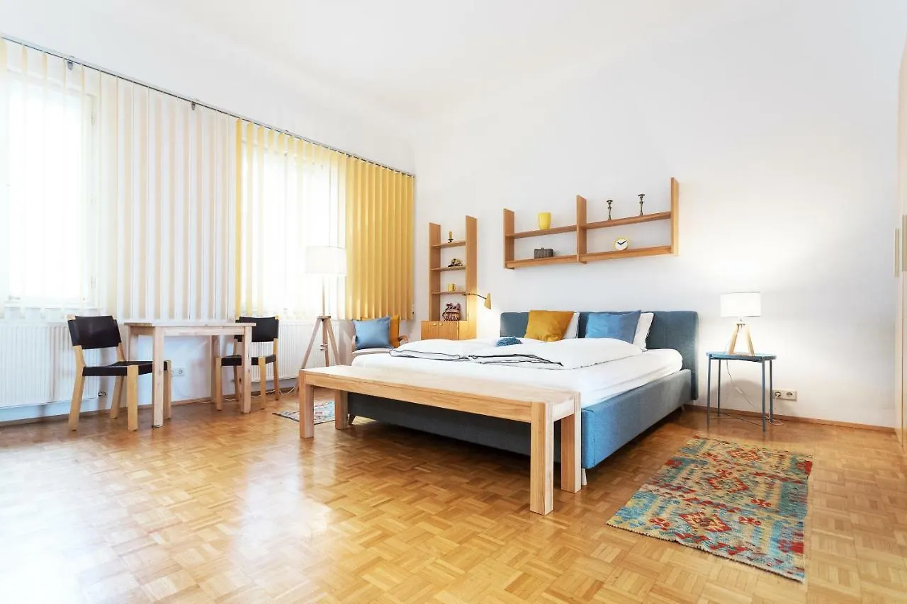Vintage Design Apartment Wien